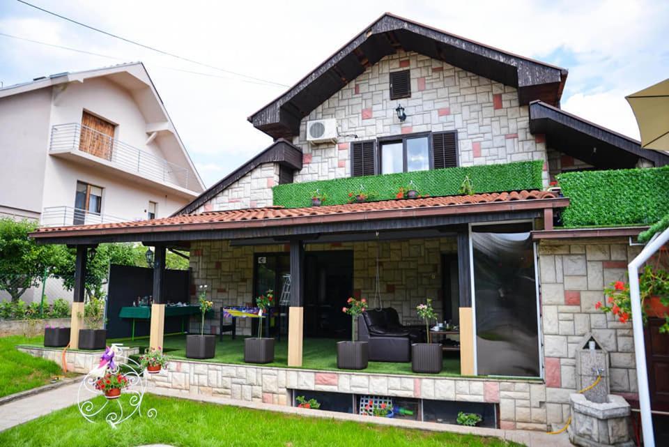 Apartman Domacinstvo La Vie Na Selu Hotel Niska Banja Exterior foto